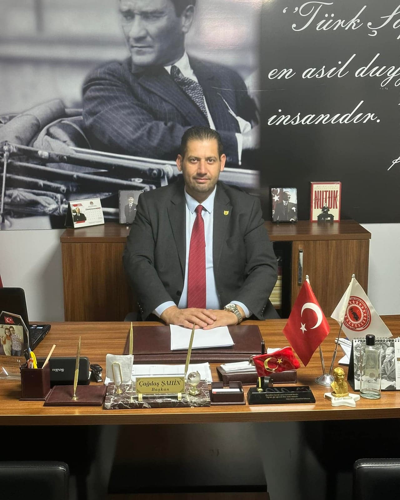 Kooperatif Başkanı Çağdaş Şahin makam odasında